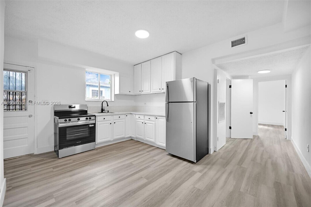 1391 NW 102nd St in Miami, FL - Building Photo