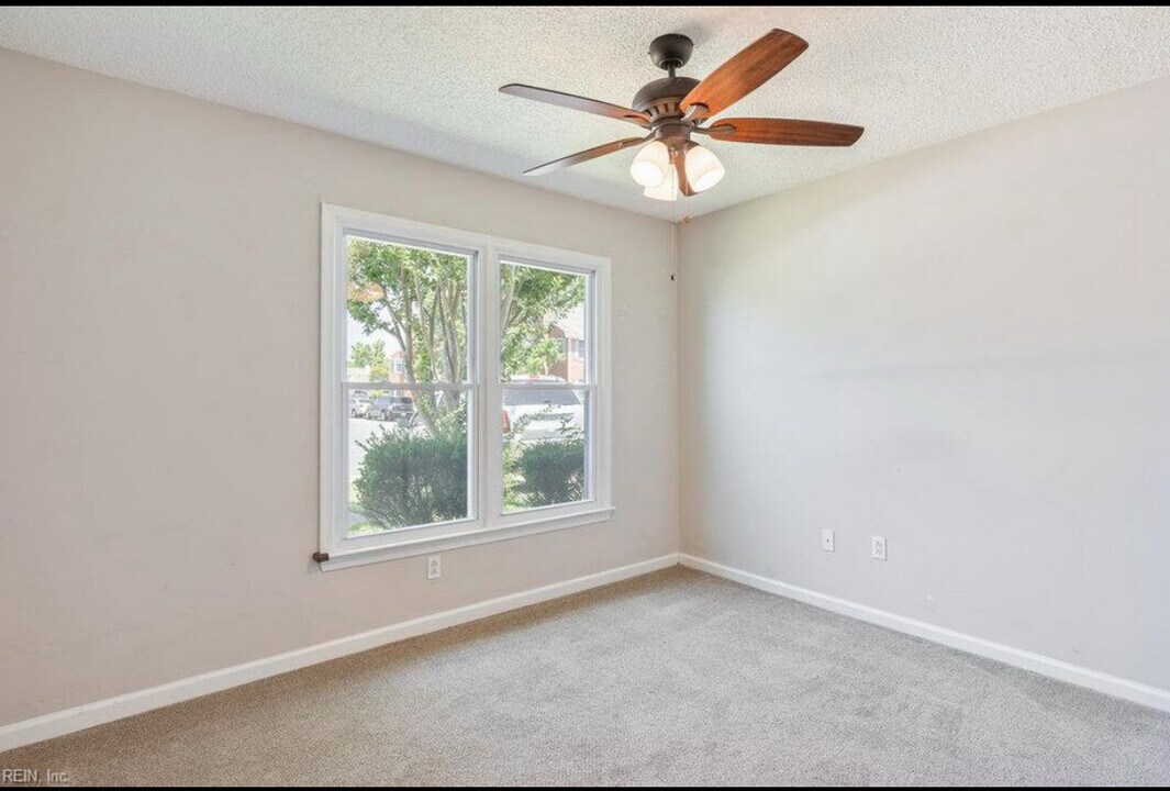 529 Brisa Dr in Chesapeake, VA - Building Photo