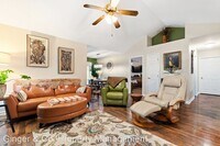 127 Crookham Ct photo'