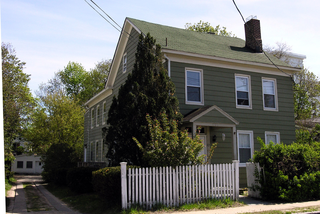 52 Union St in Sag Harbor, NY - Building Photo