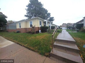 656 Cleveland Ave S in St. Paul, MN - Building Photo - Building Photo