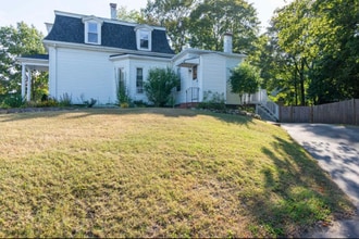 1104 Pleasant St in Weymouth, MA - Building Photo - Building Photo