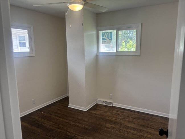 1212 Bowler St in Hiawatha, IA - Building Photo - Building Photo