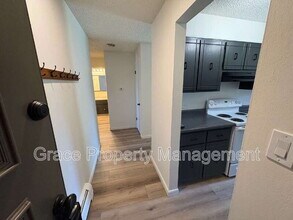 2700 S Holly St in Denver, CO - Building Photo - Building Photo