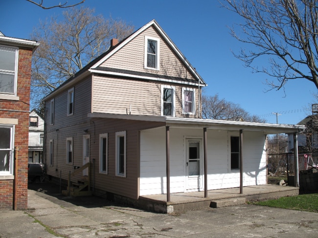 545 E 22nd St, Unit 3 in Erie, PA - Foto de edificio - Building Photo