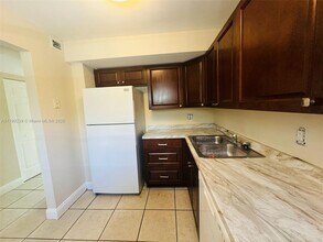 4215 N University Dr in Sunrise, FL - Building Photo - Building Photo