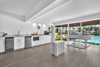 1015 Spanish River Rd in Boca Raton, FL - Building Photo - Building Photo