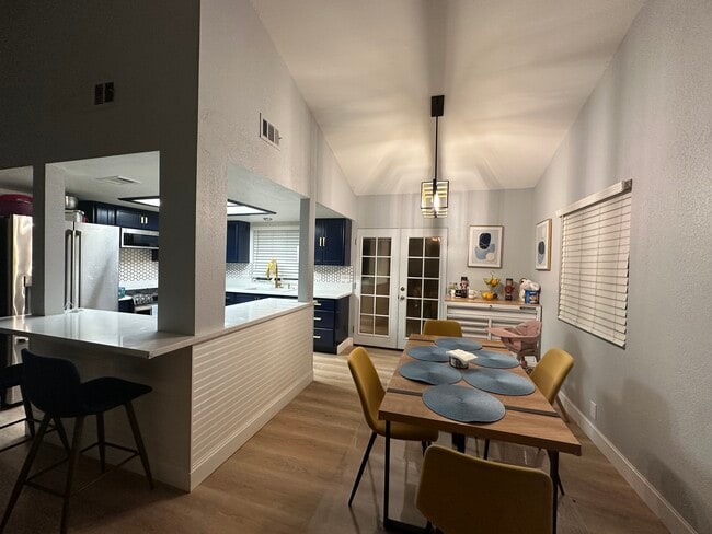 491 W Carter St in Rialto, CA - Foto de edificio - Building Photo