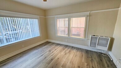 1330 W 11th St, Unit 2 in Los Angeles, CA - Building Photo - Building Photo