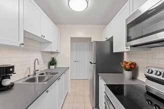 Silvercreek Terrace in Guelph, ON - Building Photo - Building Photo
