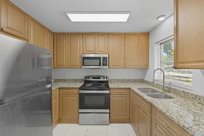 1069 Highlands Dr in Naples, FL - Building Photo - Building Photo