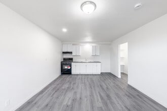 Freshly Modernized 1-Bed, 1-Bath Apartments in Adelanto!! in Adelanto, CA - Foto de edificio - Interior Photo
