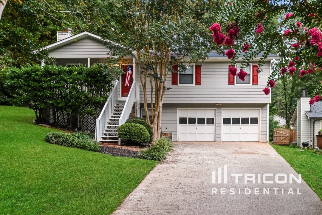 331 Denae Ct in Canton, GA - Building Photo
