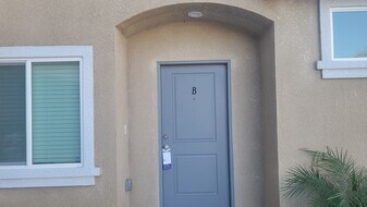 8617 Frankie Lou St in Bakersfield, CA - Building Photo