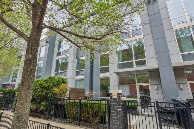 property at 1917 S Calumet Ave