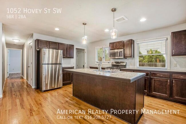 1052 Hovey St SW in Grand Rapids, MI - Building Photo - Building Photo