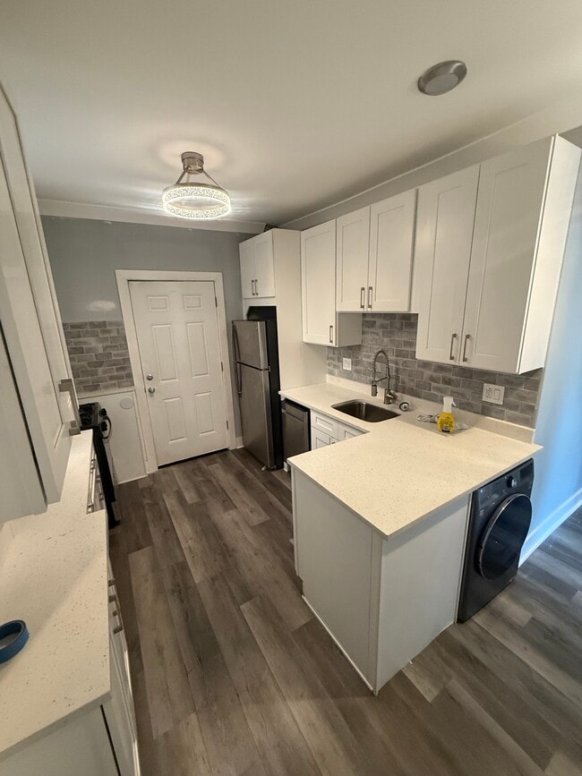 1421 W Hutchinson St, Unit 1415-1417-GDN