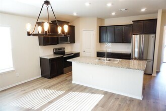 231 Reagor Dr in Taylor, TX - Building Photo - Building Photo