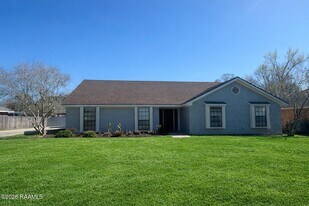 1103 E Bayou Pkwy in Lafayette, LA - Building Photo