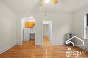 2530 N Sawyer Ave, Unit 207 in Chicago, IL - Building Photo