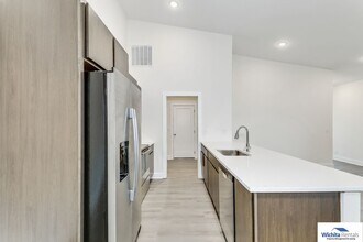 9909 E Annabelle Cir in Wichita, KS - Building Photo - Building Photo