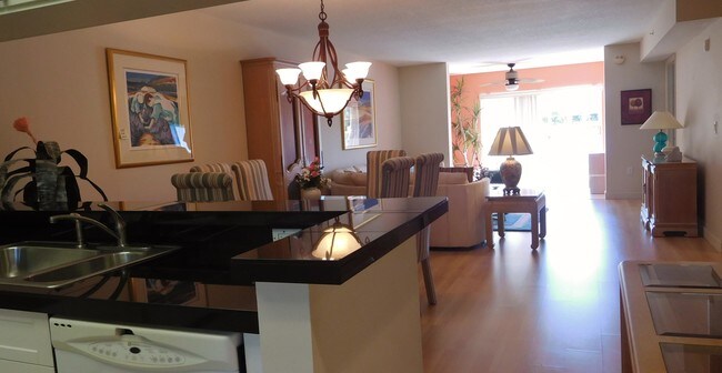 5842 Crystal Shores Dr-Unit -102 in Boynton Beach, FL - Building Photo - Building Photo