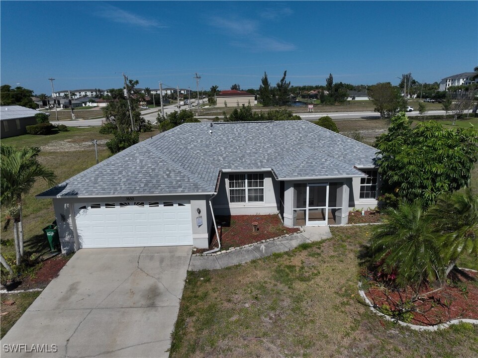 3630 SW 15th Pl in Cape Coral, FL - Foto de edificio