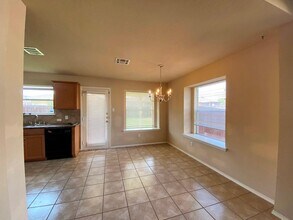 1005 Gentry Dr in Leander, TX - Building Photo - Building Photo