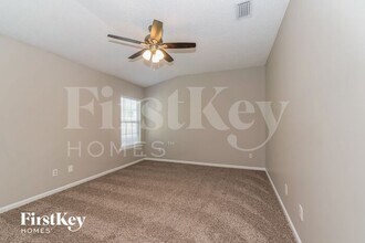 7444 Lake Plantation Ln in Jacksonville, FL - Building Photo - Building Photo