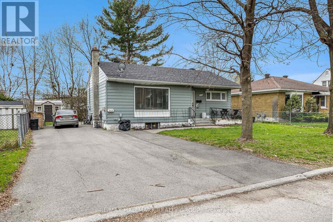 1852 Hutton Ave in Ottawa, ON - Building Photo