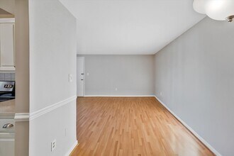 704 S Arlington Mill Dr in Arlington, VA - Building Photo - Building Photo