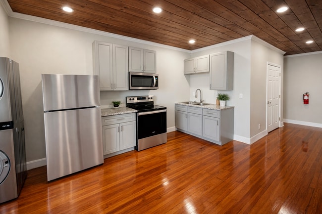 2115 Broadway Avenue J in Galveston, TX - Building Photo - Building Photo