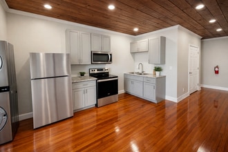 2115 Broadway Avenue J in Galveston, TX - Foto de edificio - Building Photo