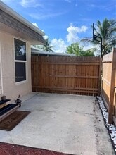 8001 NW 74th Terrace in Tamarac, FL - Foto de edificio - Building Photo