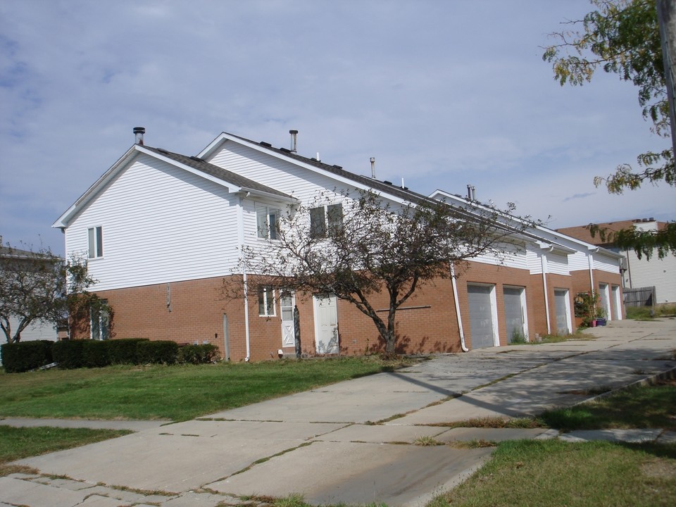 3006 Clearwater Ave in Bloomington, IL - Building Photo