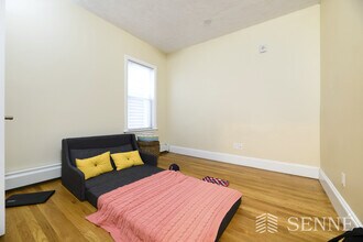 395 Washington St, Unit 1 in Somerville, MA - Foto de edificio - Building Photo