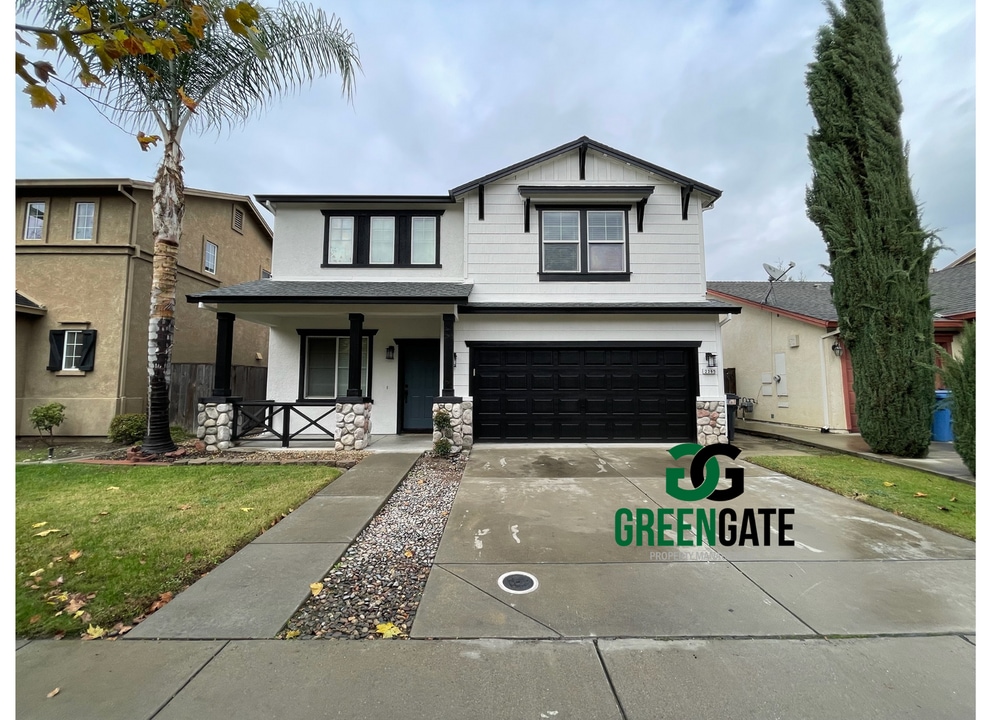 2365 Paseo Del Sol in Turlock, CA - Building Photo