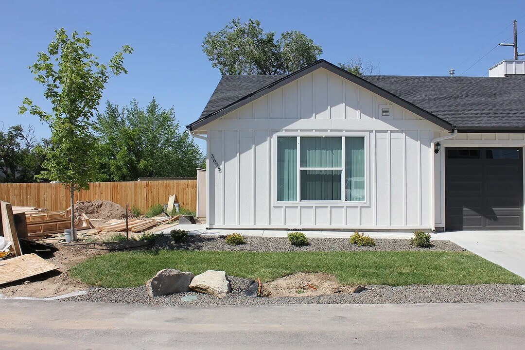 3695 N Maple Grove Rd in Boise, ID - Building Photo