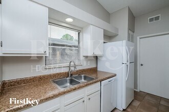 12213 Hidden Brook Dr in Tampa, FL - Foto de edificio - Building Photo