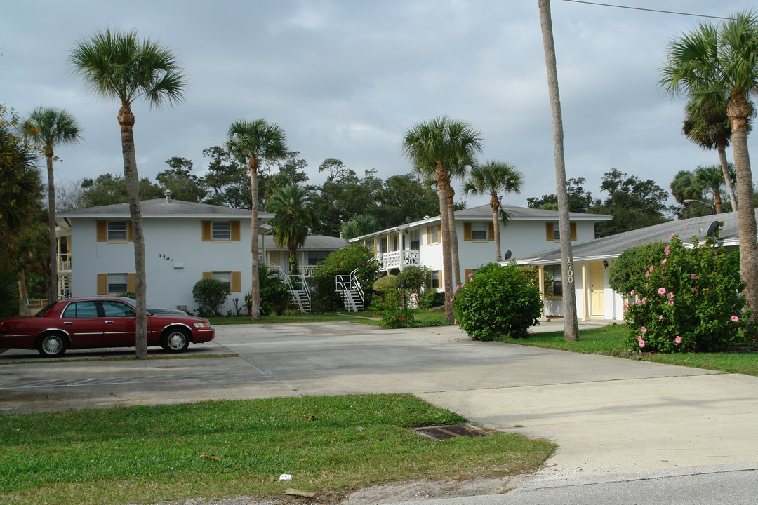 1700 S Palmetto Ave in Daytona Beach, FL - Building Photo