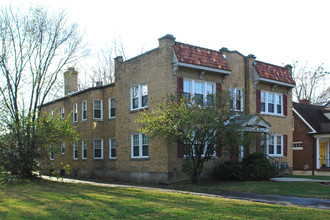 The Apartments @ 2066 Douglas in Louisville, KY - Building Photo - Building Photo