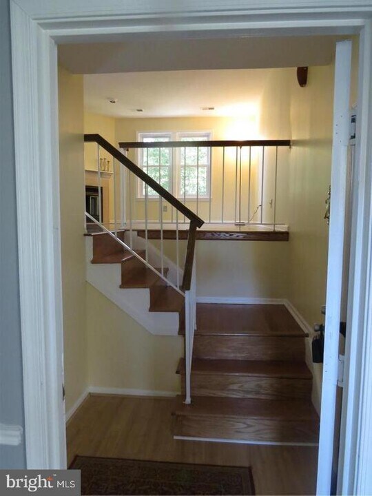 12926 Grays Pointe Rd in Fairfax, VA - Building Photo