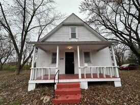 1206 Martin St in Danville, IL - Building Photo