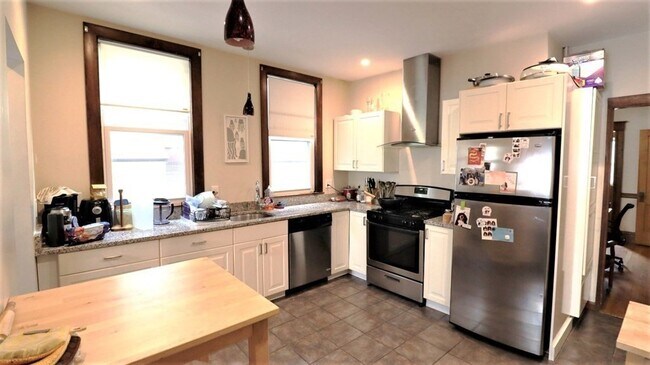 19 Harvard St in Somerville, MA - Building Photo - Building Photo
