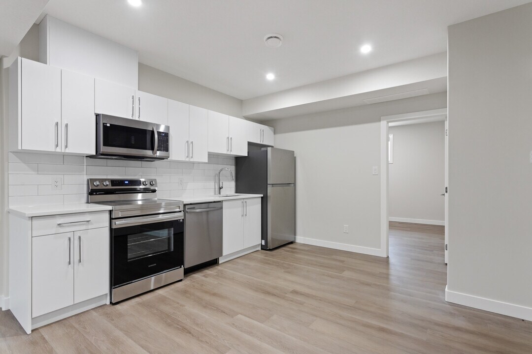 6641-6646 46 Ave in Beaumont, AB - Building Photo