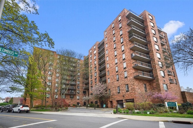 50 Columbus Ave in Tuckahoe, NY - Foto de edificio - Building Photo