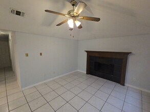 13806 Long Glen Dr in Houston, TX - Foto de edificio - Building Photo