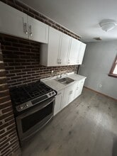 3203 McGuffey Rd in Youngstown, OH - Building Photo - Building Photo