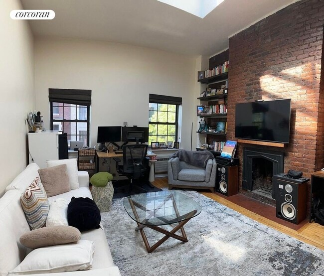 213 W 21st St in New York, NY - Building Photo - Building Photo