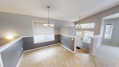 9425 Lakeland Dr in Grande Prairie, AB - Building Photo - Building Photo